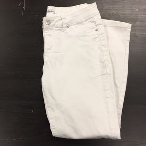 White skinny jeans